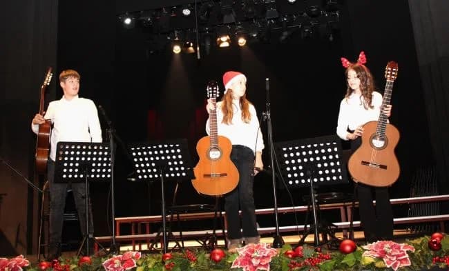 Učenici i nastavnici pleterničkog Područnog odjeljenja Glazbene škole Požega održali nezaboravan „Božićni koncert“