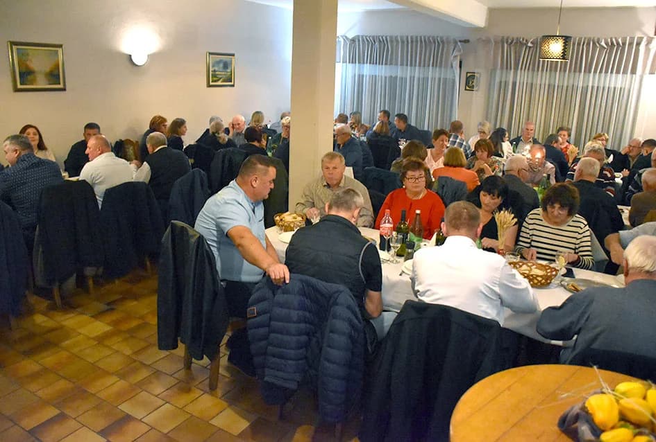 RIBARSKA KUĆA KOD FROLE U LUKAČU: Čaroliju koju nećete zaboraviti