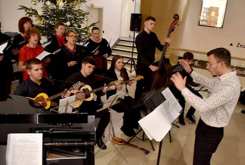 HKUD VIJENAC IZ POŽEGE ODRŽAO BOŽIĆNI KONCERT: Sugrađanima uputili najljepšu blagdansku čestitku