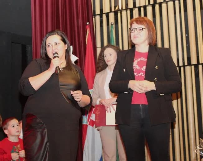 BOŽIĆNI KONCERT DJEČJEG VRTIĆA „TRATINČICA“: Svojim nastupom oduševile skupine Pčelice, Leptirići i Krijesnice