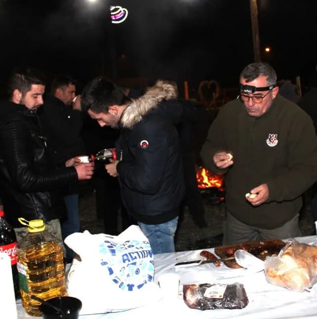 Božićni sajam, pikantni riblji paprikaš i tamburaši „Zlatne doline“ u pleterničkom Bećarskom šoru