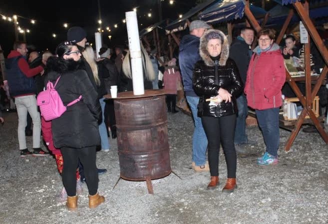 Božićni sajam, pikantni riblji paprikaš i tamburaši „Zlatne doline“ u pleterničkom Bećarskom šoru