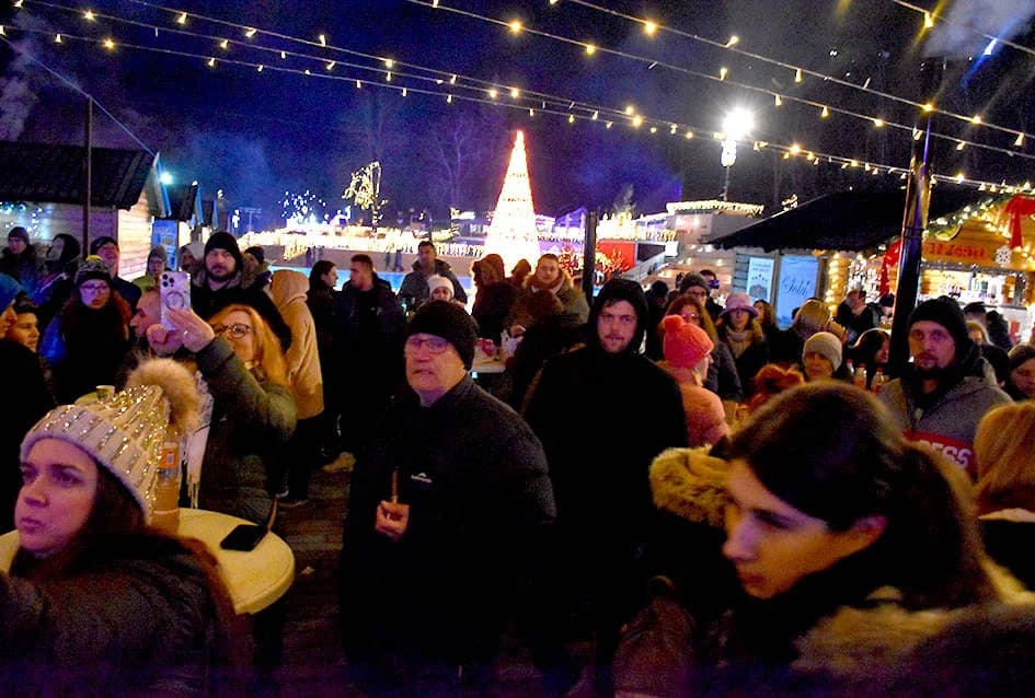 KONCERT MIROSLAVA ŠKORE U NININOJ ČAROBNOJ SHHHUMI: Ne samo da je pjevač već i vrhunski zabavljač