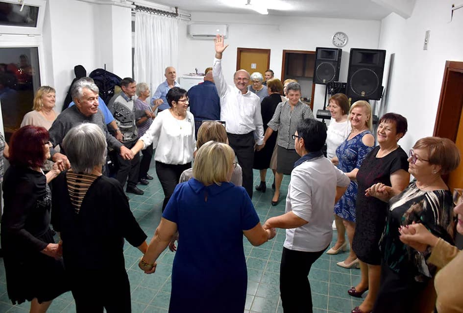SVE POPULARNIJE PLESNE VEČERI VELIČKIH UMIROVLJENIKA: Dolaze gosti i iz drugh sredina