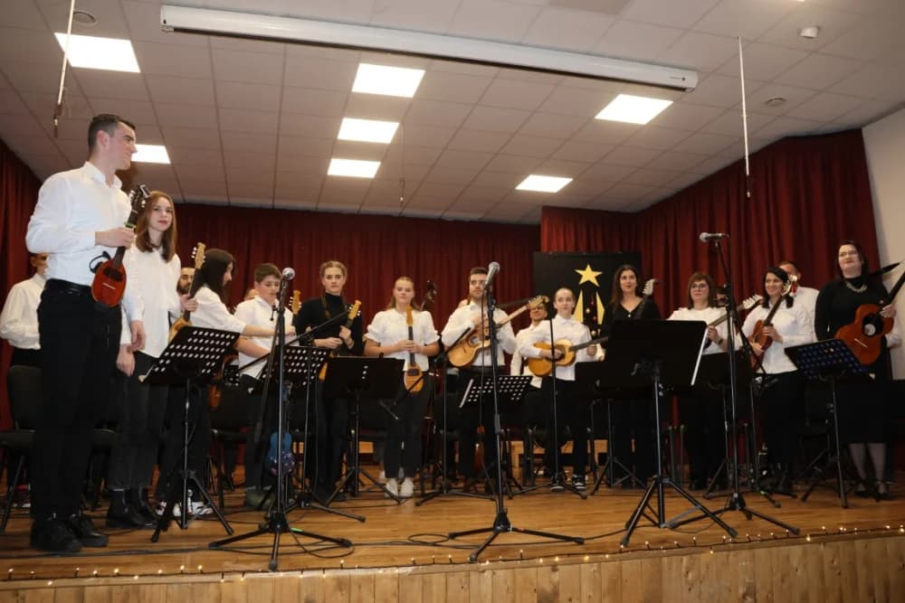 Zažmiri i zaželi: Održan koncert Kutjevačkog tamburaškog orkestra