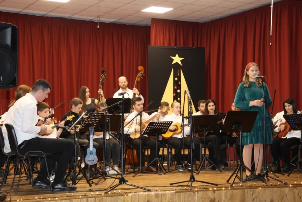 Zažmiri i zaželi: Održan koncert Kutjevačkog tamburaškog orkestra