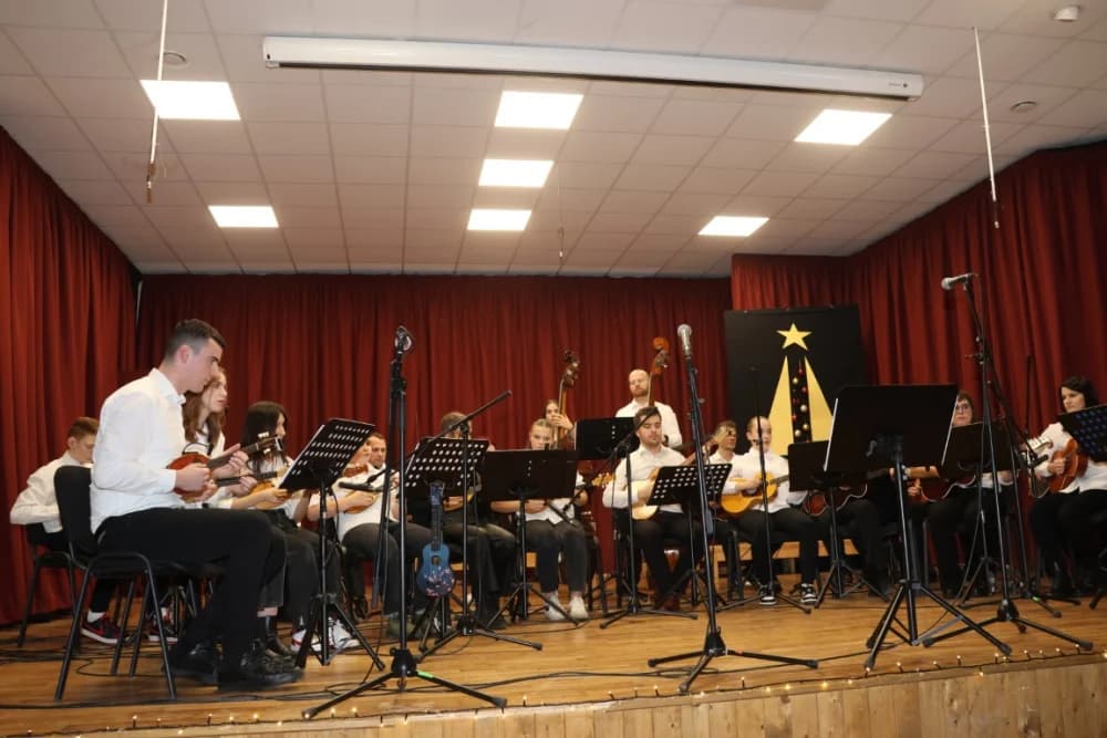 Zažmiri i zaželi: Održan koncert Kutjevačkog tamburaškog orkestra