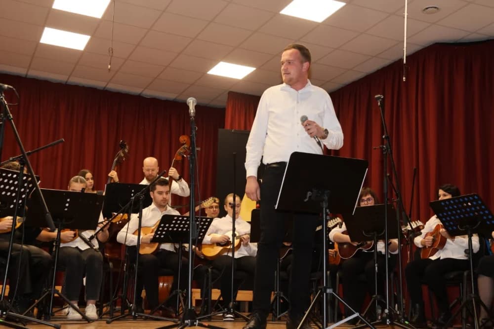 Zažmiri i zaželi: Održan koncert Kutjevačkog tamburaškog orkestra