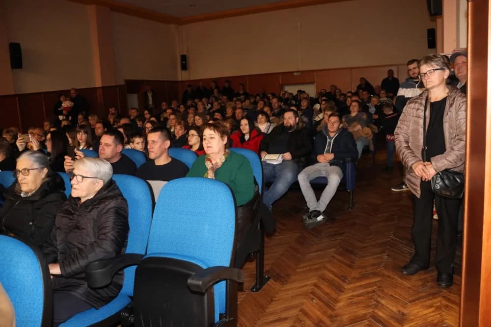 Zažmiri i zaželi: Održan koncert Kutjevačkog tamburaškog orkestra