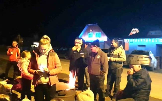 ADVENT U BRODSKOM DRENOVCU: Druženje do kasno u noć uz vatru, pjesmu i bogatu trpezu
