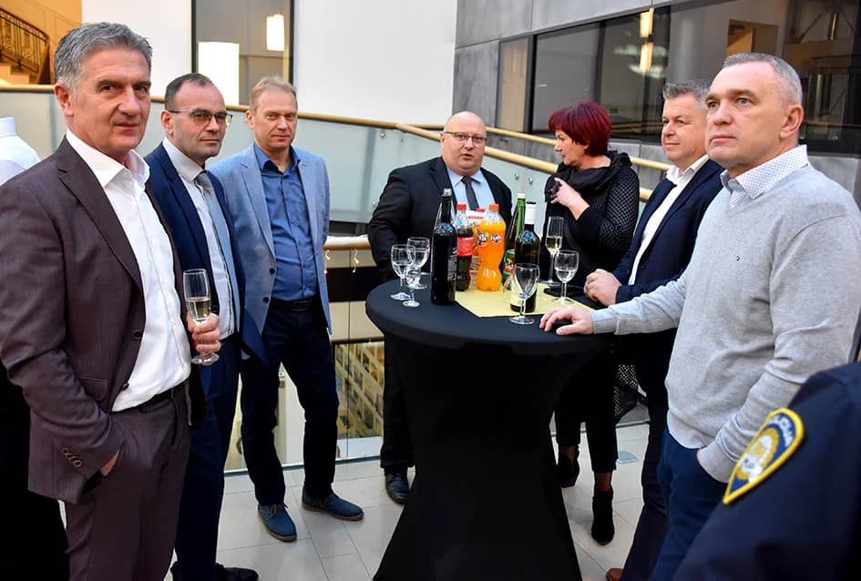 SVEČANI PRIJEM UZVANIKA GRADONAČELNIKA POŽEGE DR.SC. ŽELJKA GLAVIĆA: ʼNastavljamo s realizacijom velikih infrastrukturnih projekataʼ