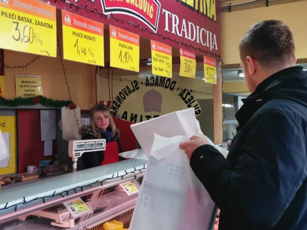 Marija na požeškoj tržnici prodaje 50 godina: „Djeca su bila mala i morala sam zaraditi kako bi ih prehranila“