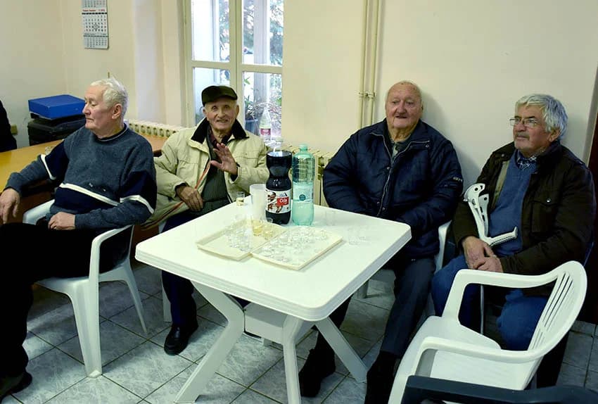 PREDBLAGDANSKI SUSRET: Članovi Hrvatske stranke umirovljenika osnivanjem novih podružnica pripremaju se za izbore