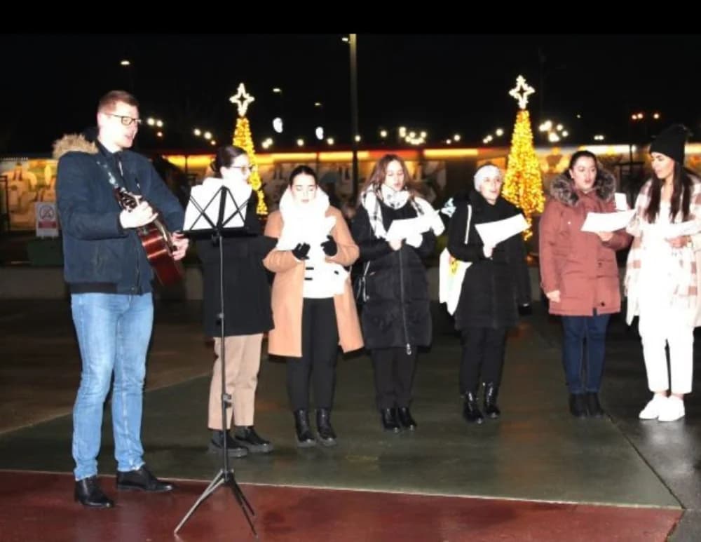 Paljenje četvrte adventske svijeće u Pleternici i uprizorenje živih jaslica