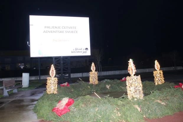 Paljenje četvrte adventske svijeće u Pleternici i uprizorenje živih jaslica