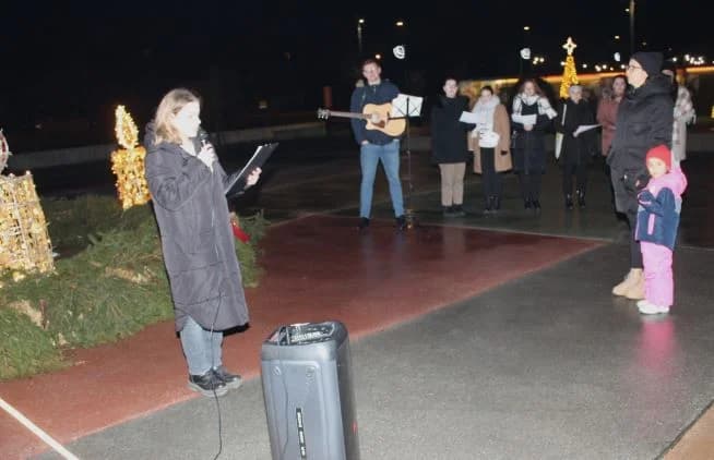 Paljenje četvrte adventske svijeće u Pleternici i uprizorenje živih jaslica