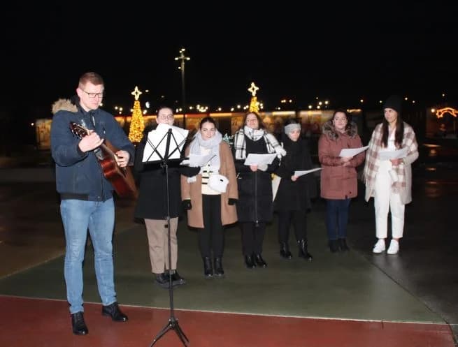 Paljenje četvrte adventske svijeće u Pleternici i uprizorenje živih jaslica