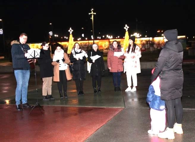 Paljenje četvrte adventske svijeće u Pleternici i uprizorenje živih jaslica