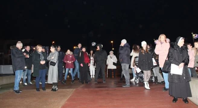 Paljenje četvrte adventske svijeće u Pleternici i uprizorenje živih jaslica