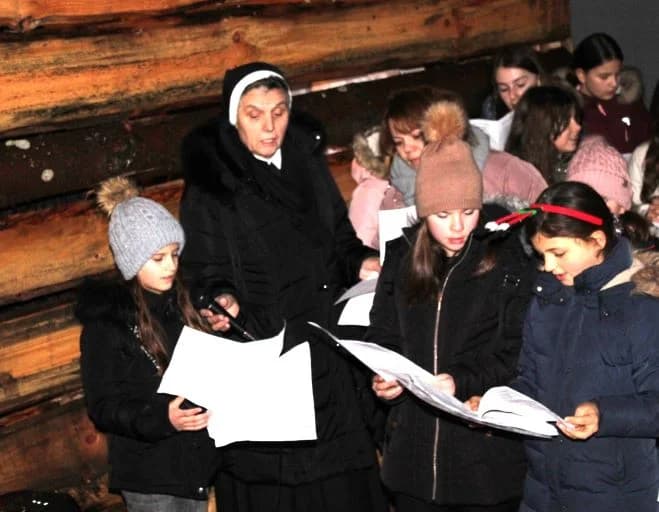 Paljenje četvrte adventske svijeće u Pleternici i uprizorenje živih jaslica