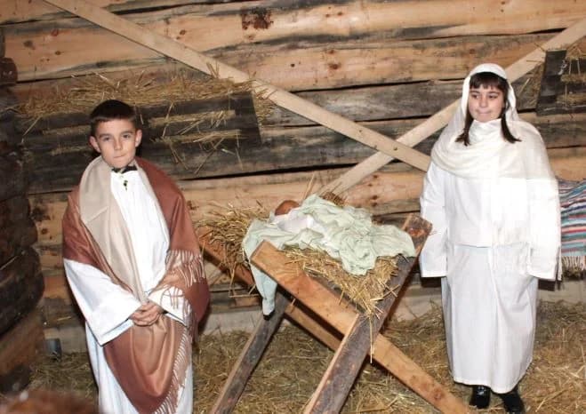 Paljenje četvrte adventske svijeće u Pleternici i uprizorenje živih jaslica