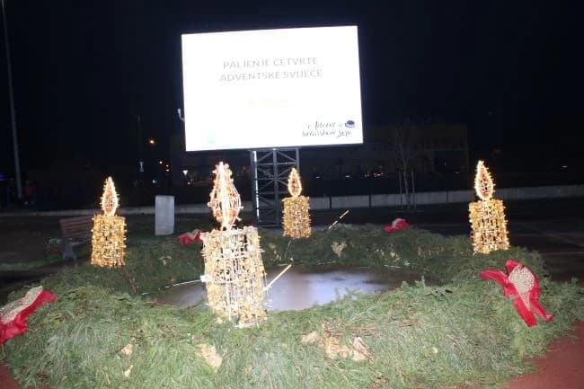 Paljenje četvrte adventske svijeće u Pleternici i uprizorenje živih jaslica