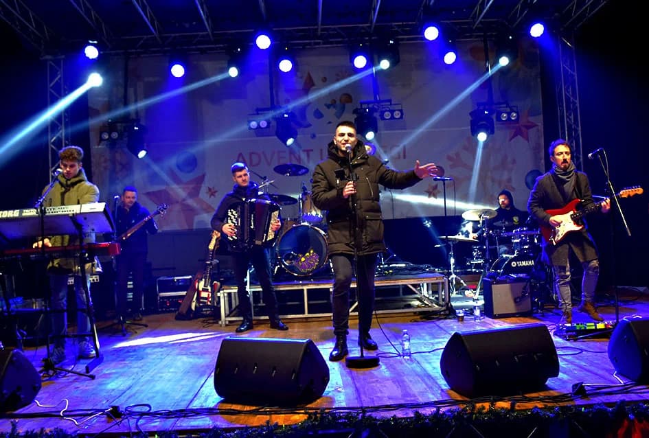DONATORSKI KONCERT ZA UDRUGU “MALI PRINC” IZ POŽEGE: Silente pjevali brojnim Požežanima