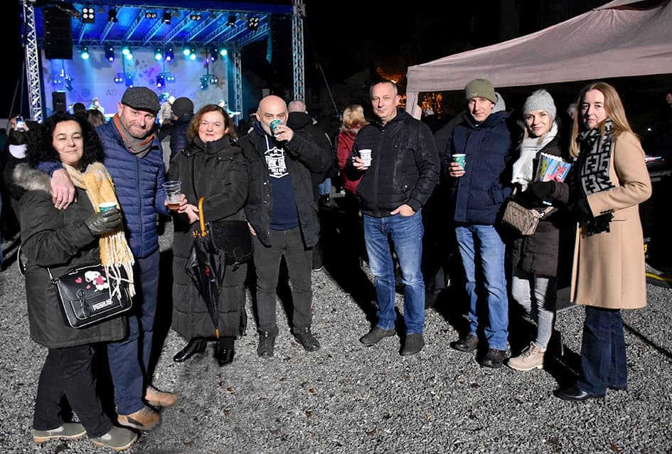 DONATORSKI KONCERT ZA UDRUGU “MALI PRINC” IZ POŽEGE: Silente pjevali brojnim Požežanima