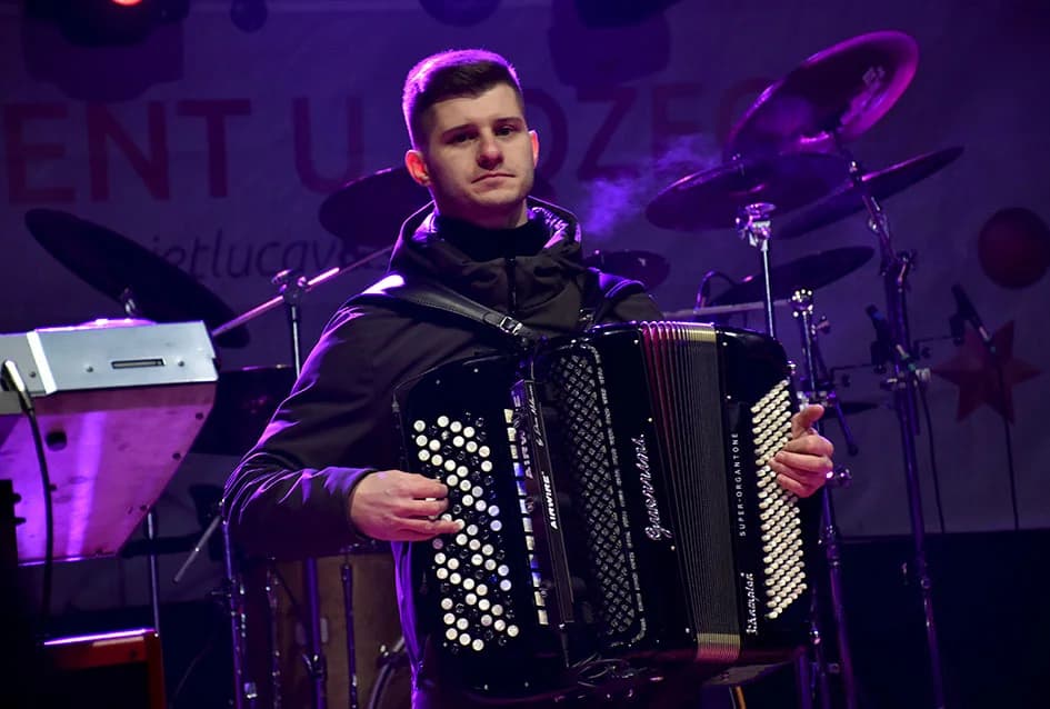 DONATORSKI KONCERT ZA UDRUGU “MALI PRINC” IZ POŽEGE: Silente pjevali brojnim Požežanima