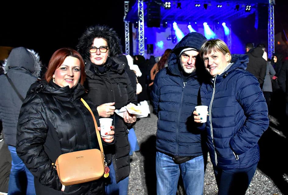 DONATORSKI KONCERT ZA UDRUGU “MALI PRINC” IZ POŽEGE: Silente pjevali brojnim Požežanima