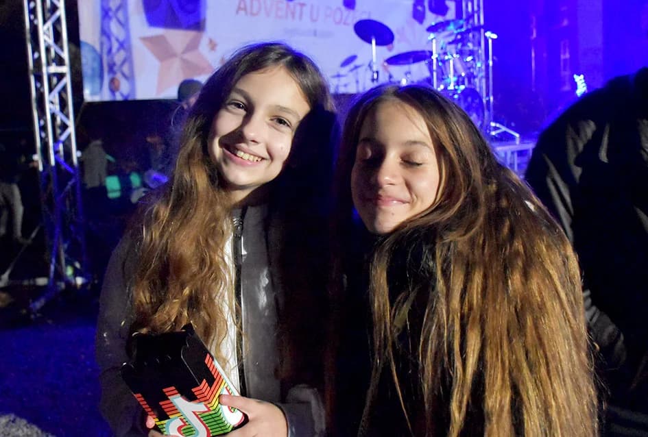 DONATORSKI KONCERT ZA UDRUGU “MALI PRINC” IZ POŽEGE: Silente pjevali brojnim Požežanima