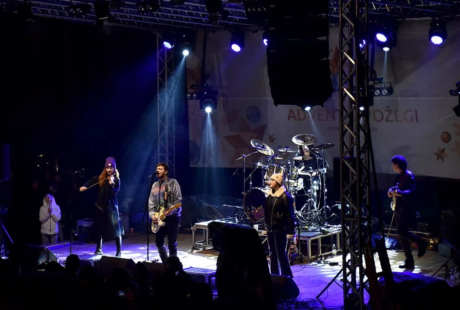 DONATORSKI KONCERT ZA UDRUGU “MALI PRINC” IZ POŽEGE: Silente pjevali brojnim Požežanima