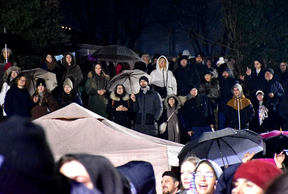 DONATORSKI KONCERT ZA UDRUGU “MALI PRINC” IZ POŽEGE: Silente pjevali brojnim Požežanima