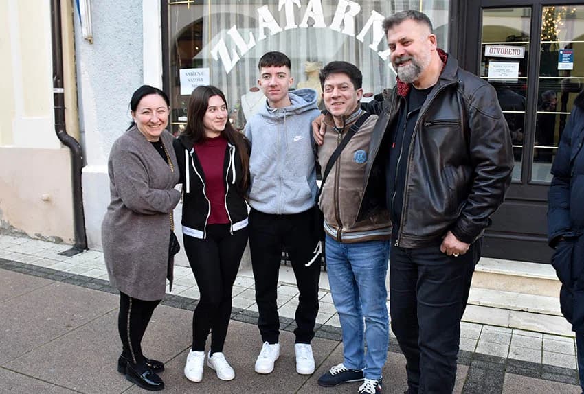 Blagdansko druženje: Građanima Požege i njihovim gostima podijeljeno više od tisuću porcija perkelta od soma