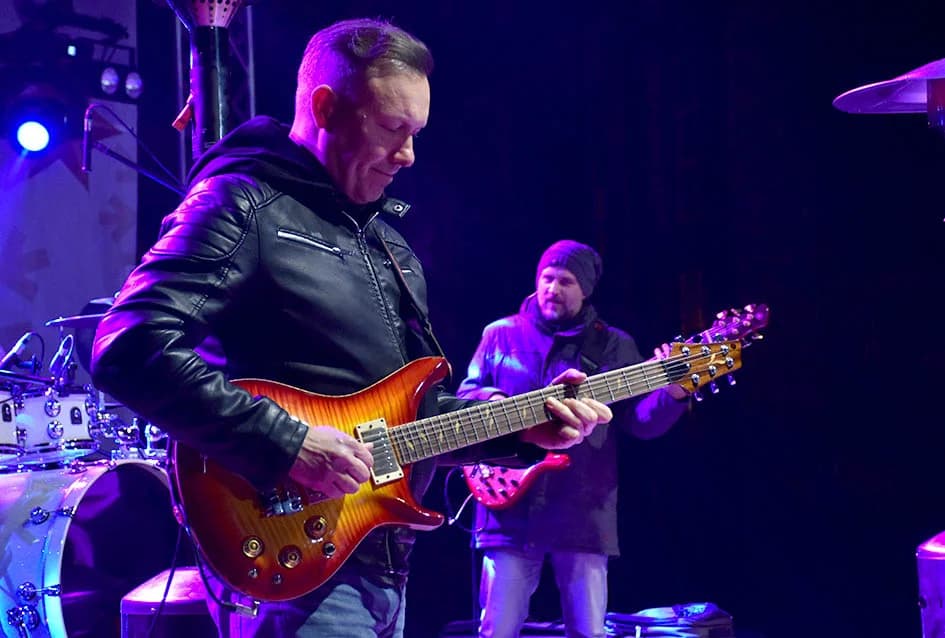 ODRŽAN KONCERT VESEN PISAROVIĆ U NJENOJ RODNOJ POŽEGI: Prisutne bacila „dolje na koljena“