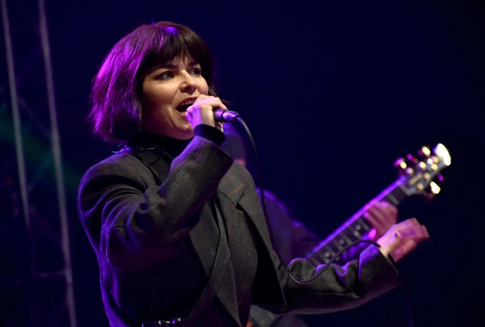 ODRŽAN KONCERT VESEN PISAROVIĆ U NJENOJ RODNOJ POŽEGI: Prisutne bacila „dolje na koljena“
