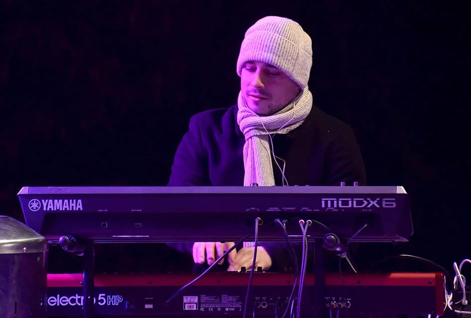 ODRŽAN KONCERT VESEN PISAROVIĆ U NJENOJ RODNOJ POŽEGI: Prisutne bacila „dolje na koljena“