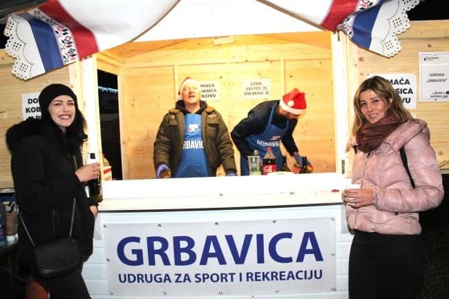 Vatrogasaci i Tamburaški sastav „Satir“ uz bogatu gastronomsku ponudu u Bećarskom šoru