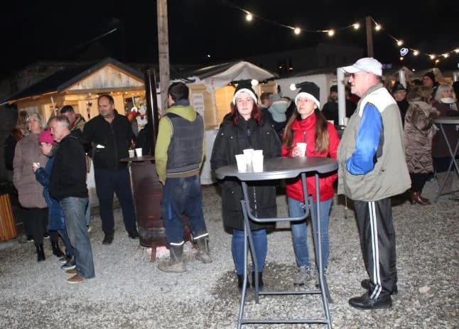 Vatrogasaci i Tamburaški sastav „Satir“ uz bogatu gastronomsku ponudu u Bećarskom šoru