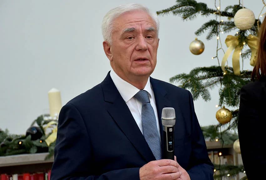 Božićna čestitka požeškog gradonačelnika dr.sc. Željka Glavića