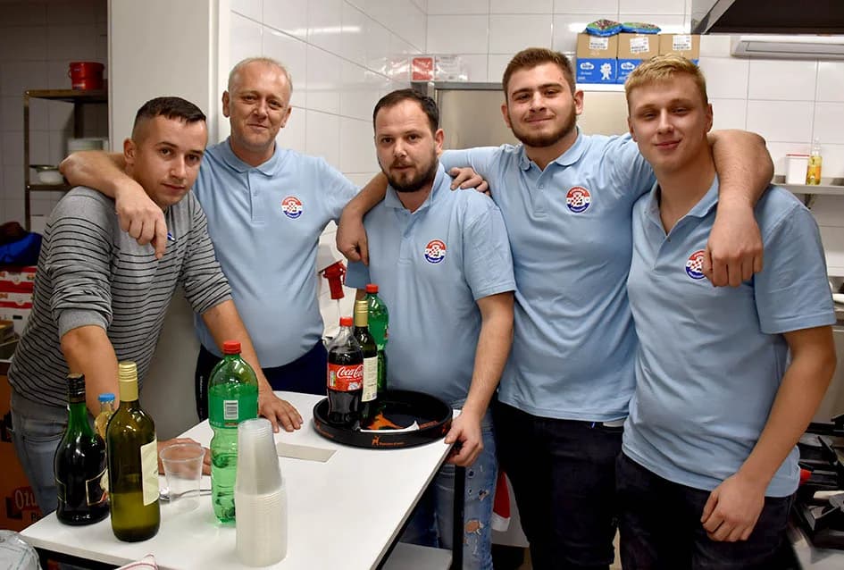 BOSANSKO PRELO: Zvuci šargije i vesela kola Posavljaka i Komušana čuvaju običaje starog kraja