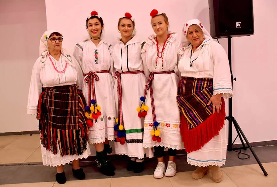 BOSANSKO PRELO: Zvuci šargije i vesela kola Posavljaka i Komušana čuvaju običaje starog kraja