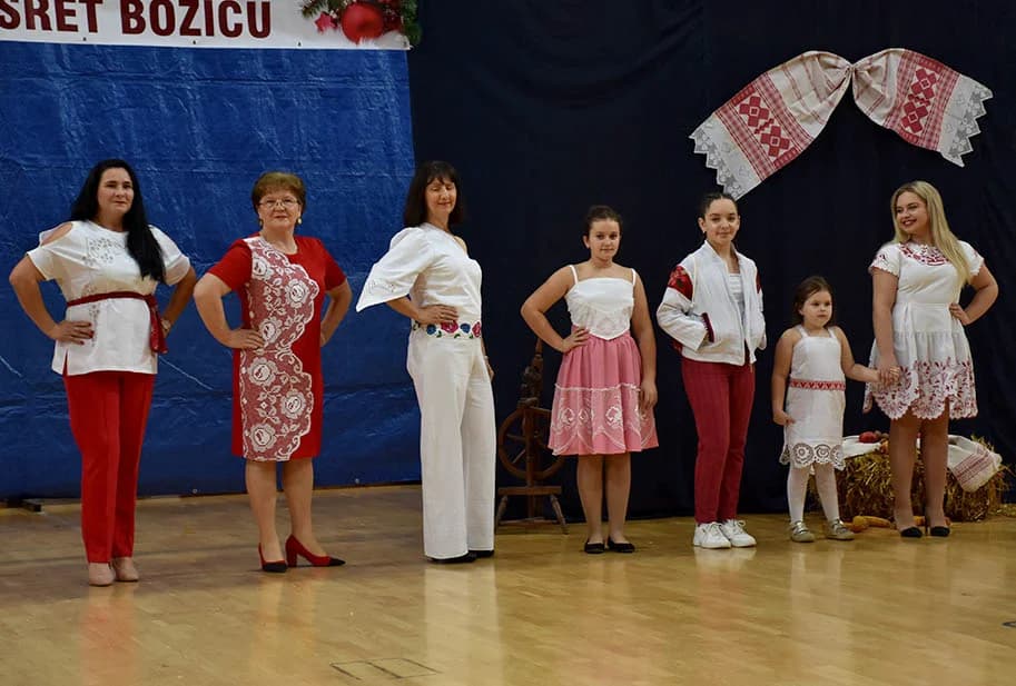 ETNO MODNI DIZAJNER NADA GRGIĆ IZ BRESTOVCA: Narodne nošnje inspiracija