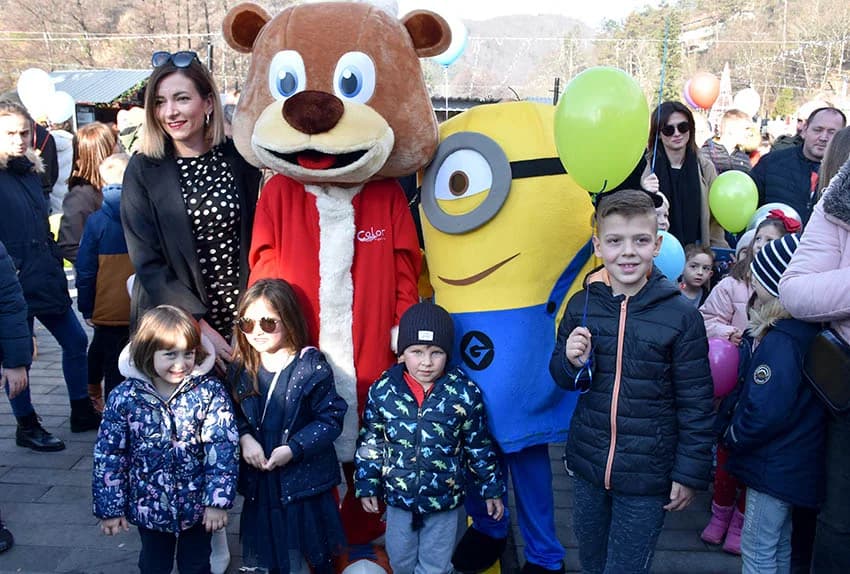 STARA GODINA ISPRAĆENA U NINOINOJ ČAROBNOJ SHHUMI U VELIKOJ: U podne Giuliano okupljene uveo u Novu godinu