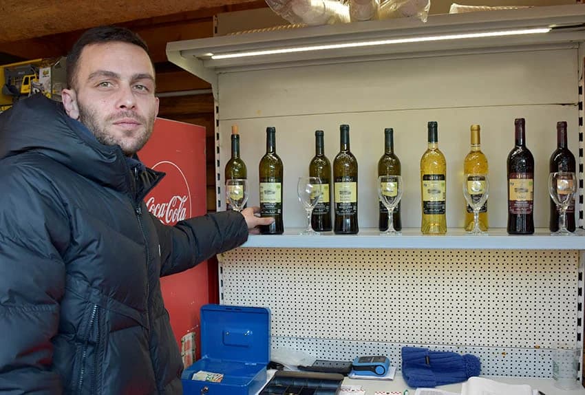 STARA GODINA ISPRAĆENA U NINOINOJ ČAROBNOJ SHHUMI U VELIKOJ: U podne Giuliano okupljene uveo u Novu godinu