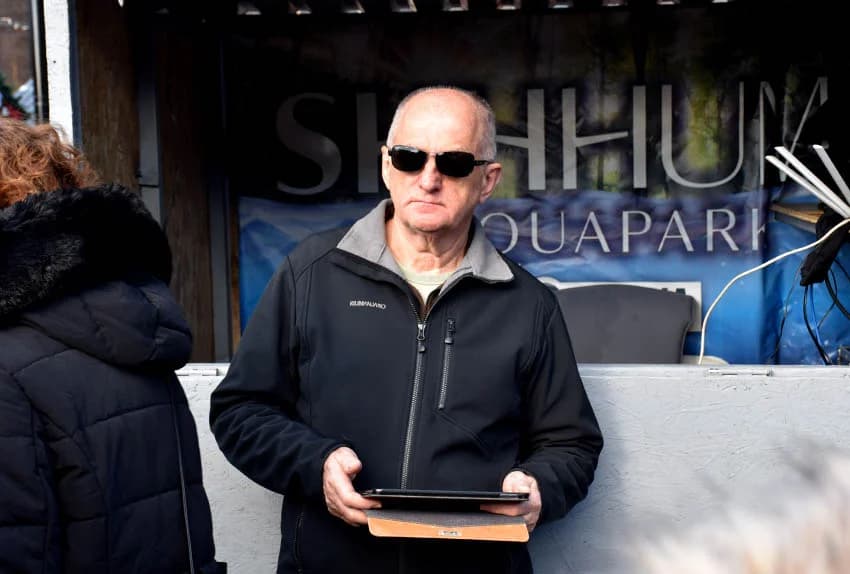 STARA GODINA ISPRAĆENA U NINOINOJ ČAROBNOJ SHHUMI U VELIKOJ: U podne Giuliano okupljene uveo u Novu godinu
