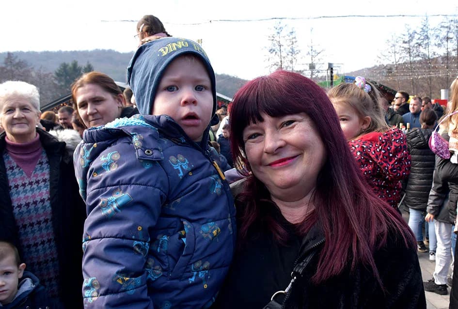 STARA GODINA ISPRAĆENA U NINOINOJ ČAROBNOJ SHHUMI U VELIKOJ: U podne Giuliano okupljene uveo u Novu godinu