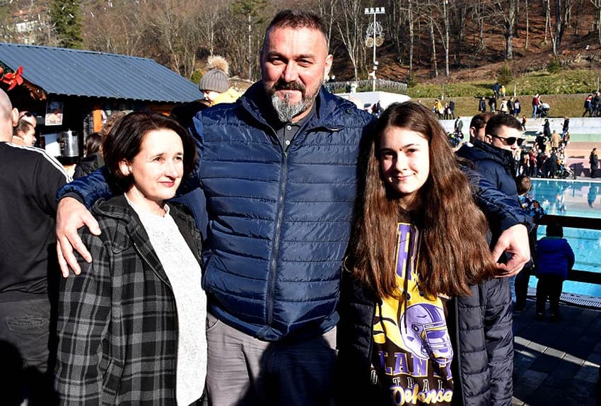 STARA GODINA ISPRAĆENA U NINOINOJ ČAROBNOJ SHHUMI U VELIKOJ: U podne Giuliano okupljene uveo u Novu godinu