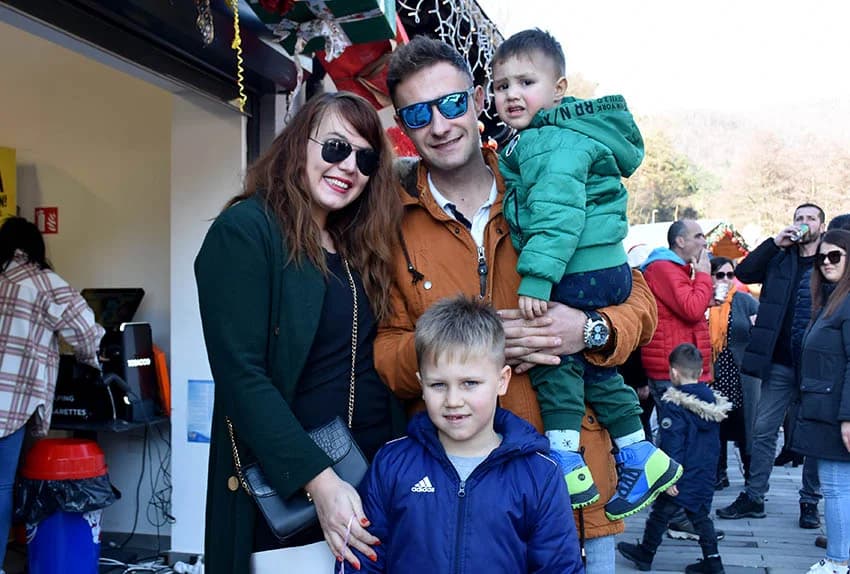 STARA GODINA ISPRAĆENA U NINOINOJ ČAROBNOJ SHHUMI U VELIKOJ: U podne Giuliano okupljene uveo u Novu godinu