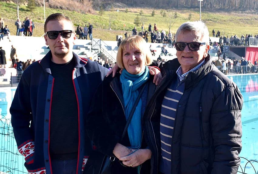 STARA GODINA ISPRAĆENA U NINOINOJ ČAROBNOJ SHHUMI U VELIKOJ: U podne Giuliano okupljene uveo u Novu godinu